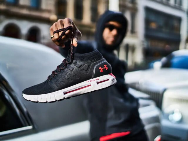 Hướng dẫn đo chiều dài bàn chân để chọn size giày Under Armour nam