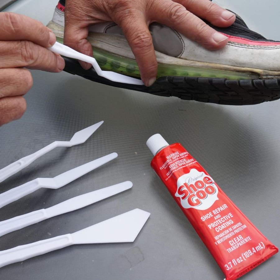 Keo dán giày Shoe Goo chuyên dụng