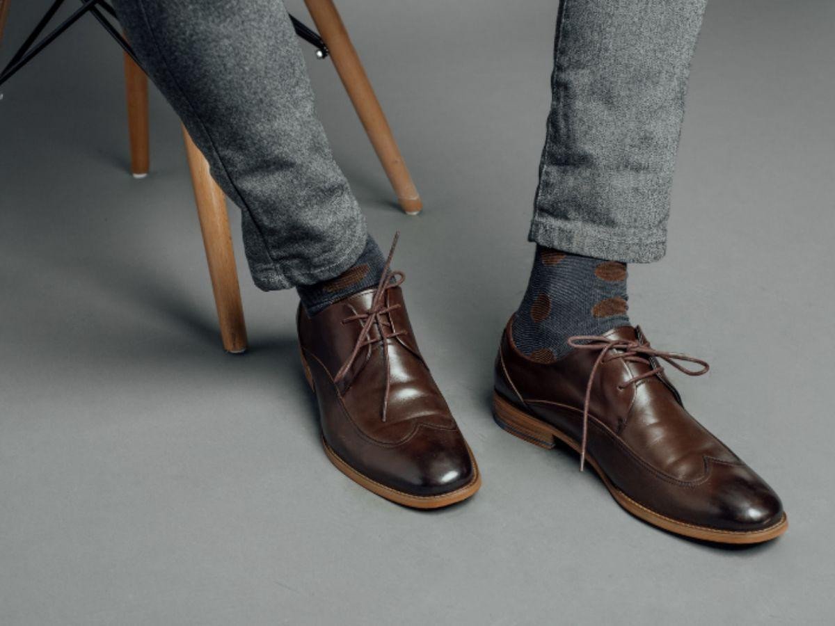 Kết hợp mua giày tây nam online và trực tiếp để tìm được đôi ưng ý nhất tại Hà Nội