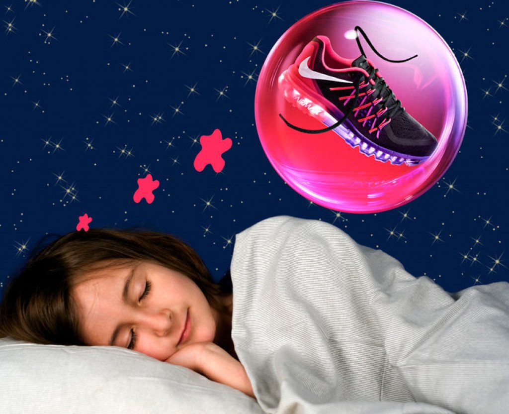 Khi ngủ mơ thấy giày thể thao mang lại điều gì