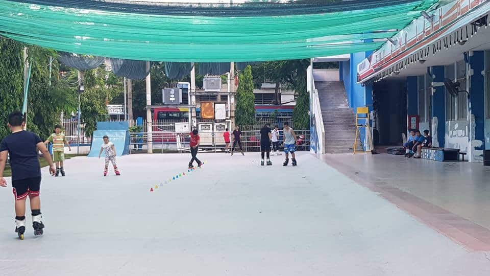 Không gian bên trong sân trượt patin quận 11 tại TPHCM, nơi cung cấp dịch vụ thuê giày patin