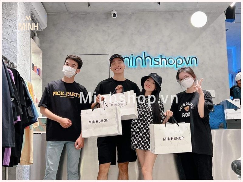 Không gian cửa hàng Minhshop tại TP.HCM