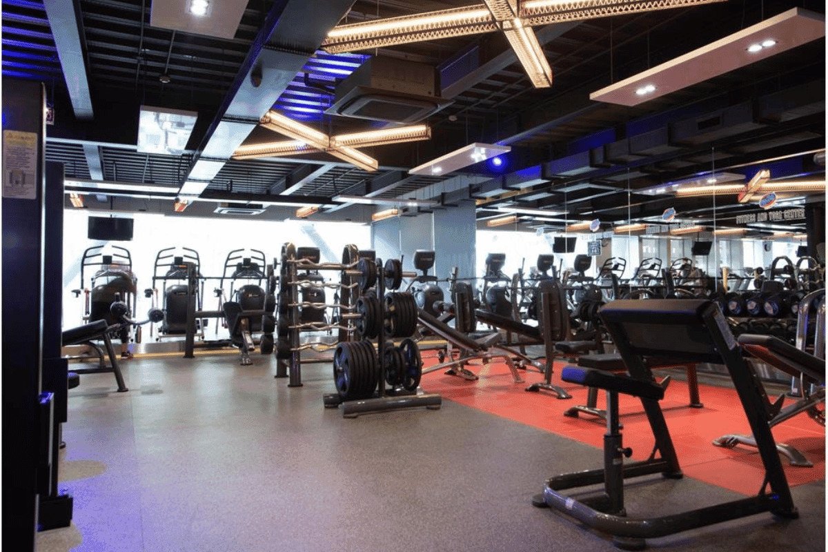 Không gian rộng rãi tại phòng tập gym Fit24 Fitness &amp; Yoga Cầu Giấy
