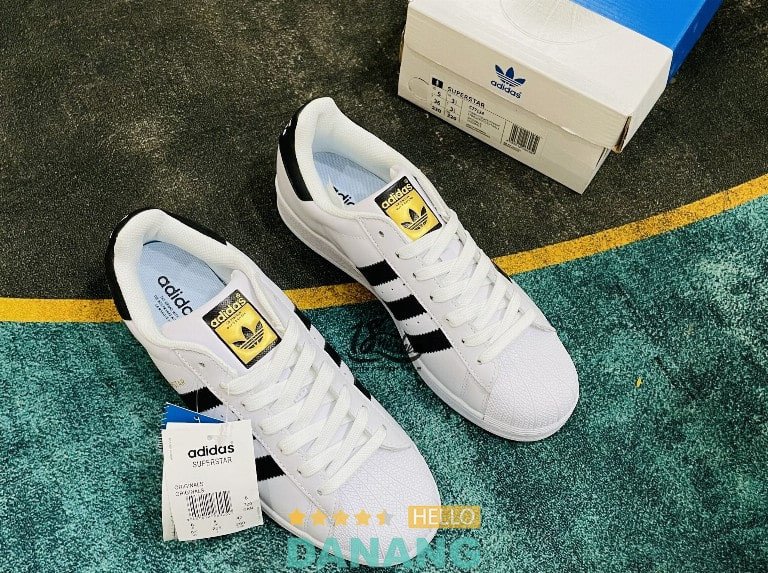 Khu vực giày thể thao dành cho trẻ em tại Adidas Đà Nẵng, một địa chỉ uy tín trong số các shop giày trẻ em gần đây.