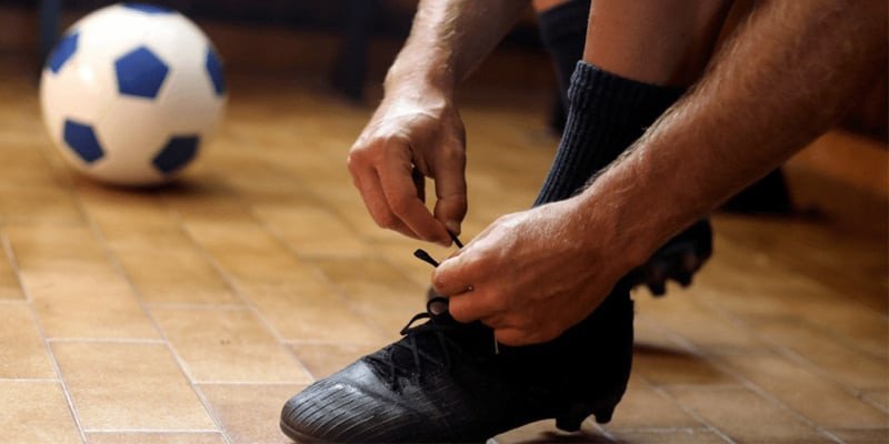 Kiểu thắt dây giày đá bóng chéo