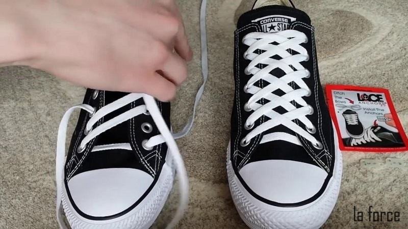 Kỹ thuật đan chéo dây giày thể thao giấu dây đẹp mắt