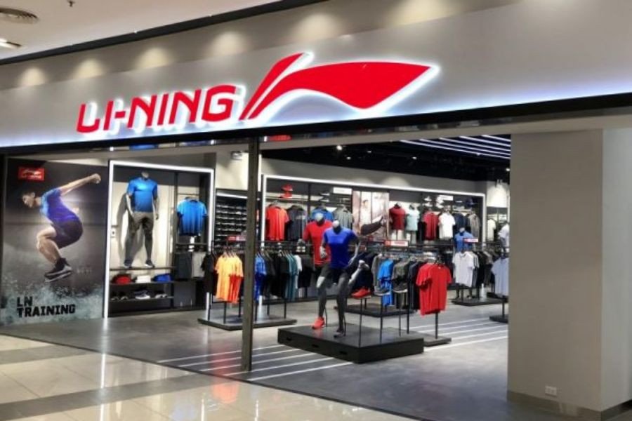 Lạ Sneaker là một cái tên không còn xa lạ với những ai đam mê giày thể thao tại Hà Nội với các sản phẩm độc đáo