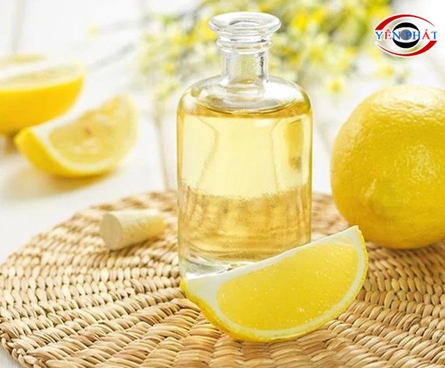 Làm bóng giày da không cần xi bằng dầu oliu và chanh