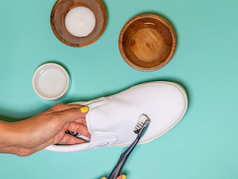 Cách Làm Trắng Giày Thể Thao Tại Nhà Hiệu Quả Nhất