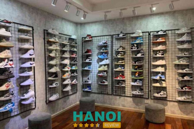 Lee T Store trưng bày giày thể thao chính hãng được giới trẻ yêu thích