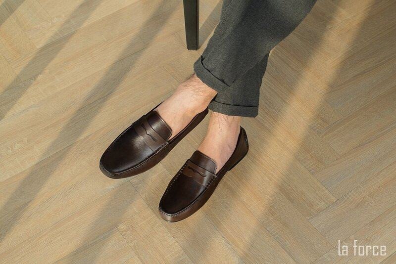 Logo các thương hiệu giày nổi tiếng ảnh hưởng đến size giày US