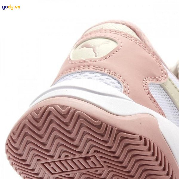 Logo Puma được đúc sâu và rõ nét trên đế giày, một đặc điểm để kiểm tra giày Puma thật.