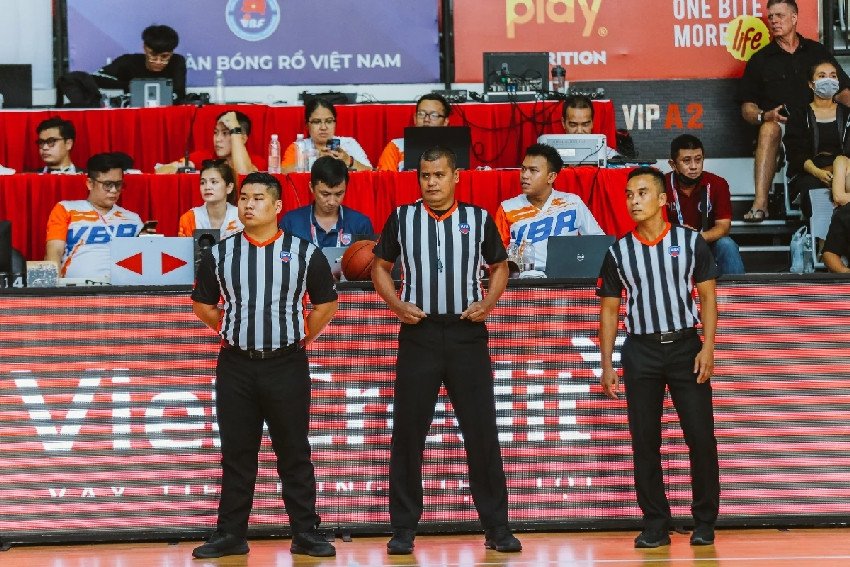 Lỗi truất quyền thi đấu trong bóng rổ
