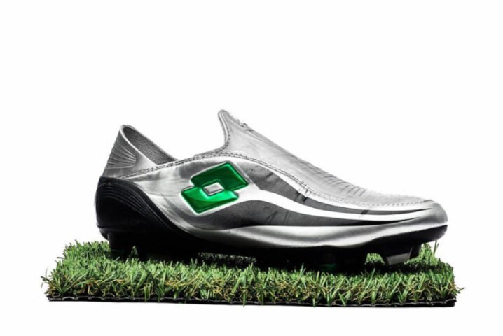 Lotto Zhero Gravity, đôi giày đá bóng không dây đầu tiên ra mắt năm 2006