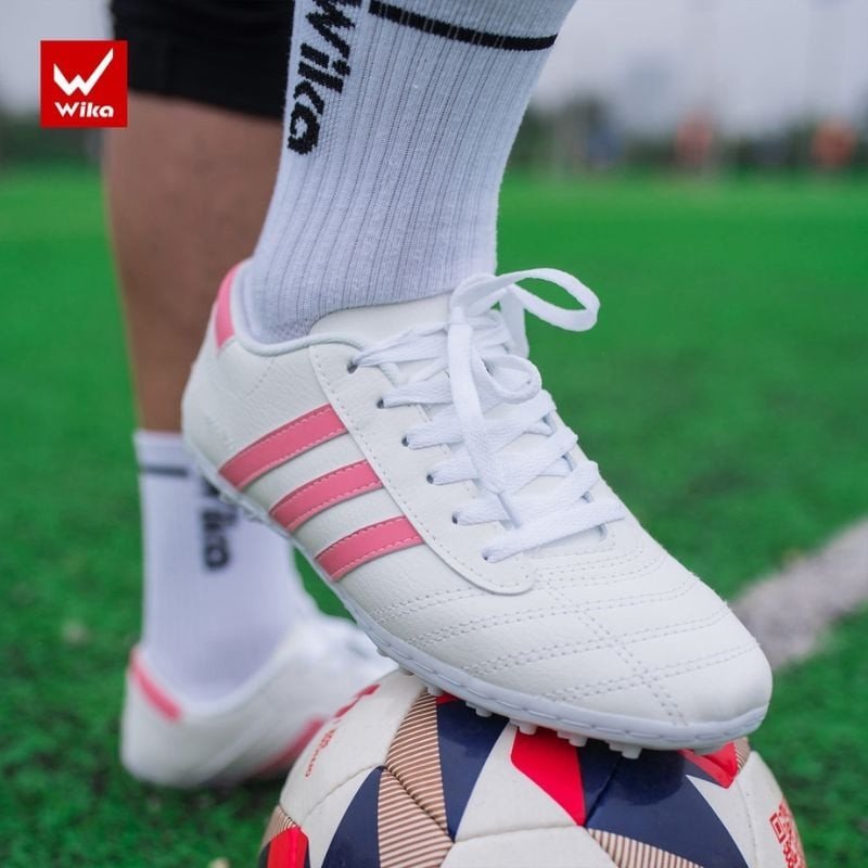 Lựa chọn giày đá bóng phù hợp là ưu tiên hàng đầu