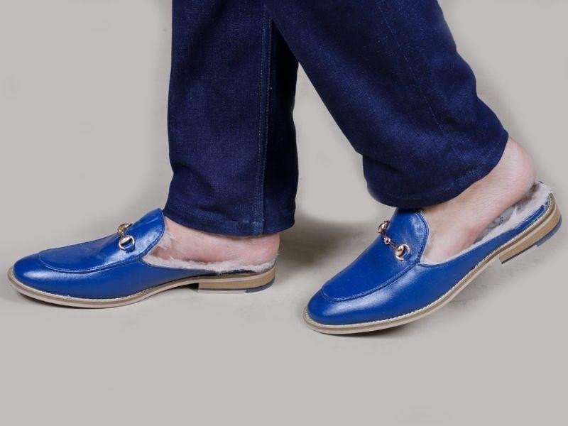 Lựa chọn kiểu dáng giày sục và màu sắc phù hợp với cá tính.