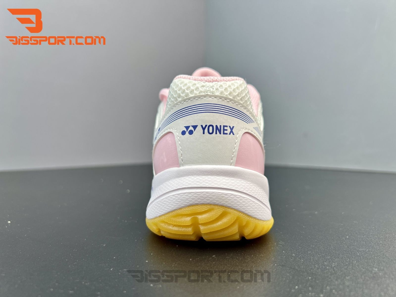 Mặt bên giày Yonex Power Cushion 210 SHB 210CR với logo và màu sắc trẻ trung
