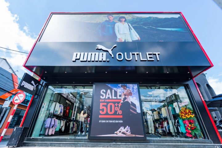 Mặt tiền hiện đại của cửa hàng Outlet PUMA Cần Thơ trên đường Mậu Thân.