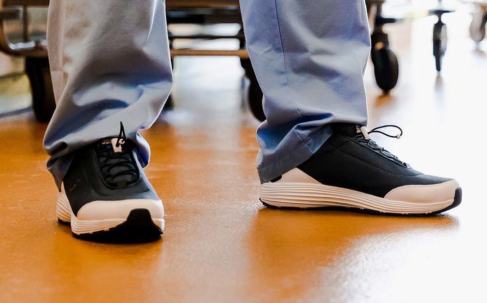 mẫu giày bảo hộ thí nghiệm Oxypas James chống trượt