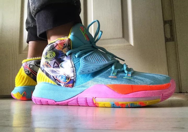 Mẫu giày bóng rổ Kyrie 6 Pre-Heat Miami với các chi tiết tinh xảo.