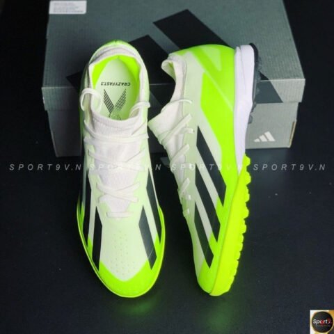 Mẫu giày đá bóng Adidas dòng Copa Sense màu đen