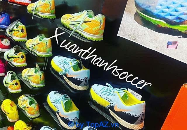 Mẫu giày đá bóng chất lượng tại cửa hàng Xuân Thành Soccer ở Hải Phòng