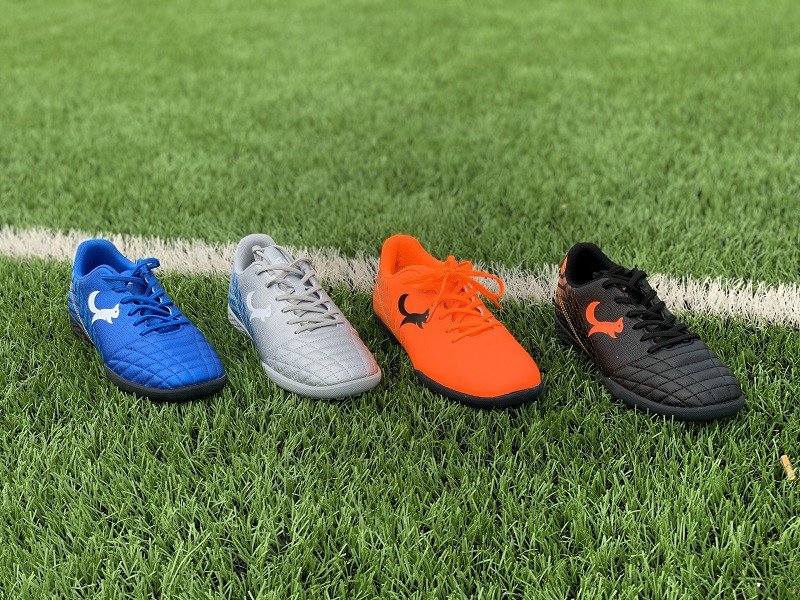 Mẫu giày đá bóng đinh TF phổ biến, đảm bảo sự thoải mái và hiệu quả chơi bóng