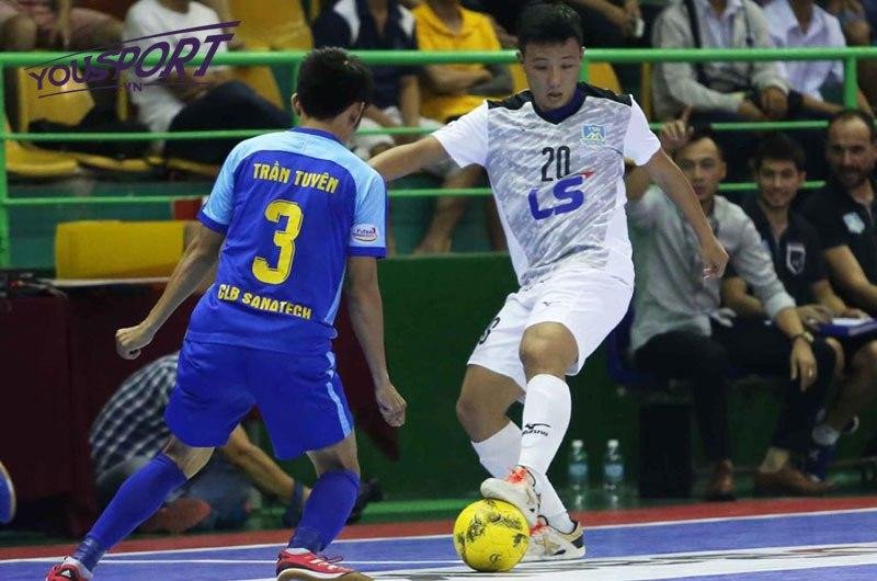 Mẫu giày đá bóng form bè mang lại sự thoải mái