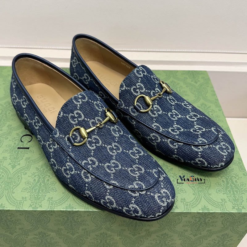 Mẫu giày lười Gucci vải canvas xanh họa tiết monogram GG phối đồ casual
