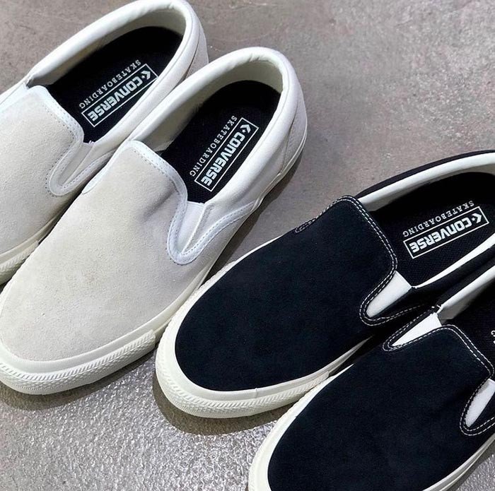 Mẫu giày lười vải nam Converse đen, kiểu dáng slip-on truyền thống