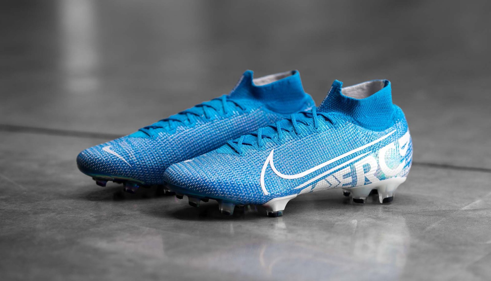 Mẫu giày Nike Mercurial, một trong các dòng giày đá bóng Nike nhanh nhất
