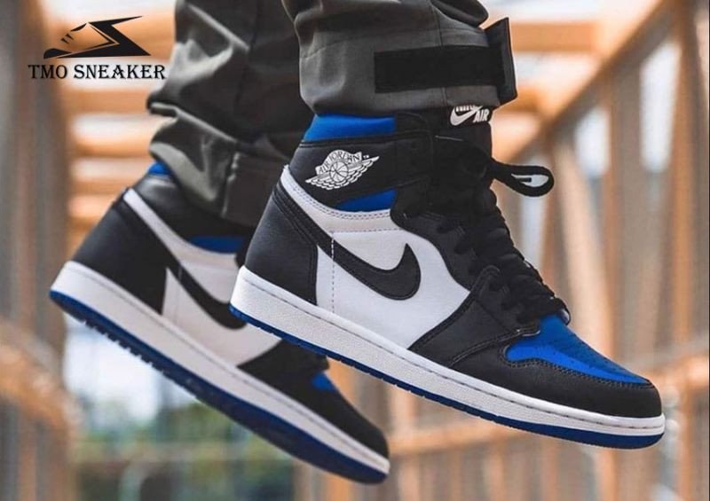 Mẫu giày sneaker hot 2025 Nike Air Jordan 1 High Royal Toe kinh điển