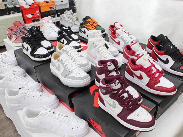 Mẫu giày sneaker nam thời thượng, phù hợp với xu hướng hiện đại