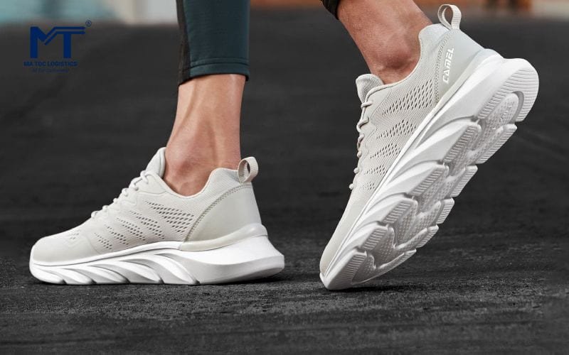 Mẫu sneaker nam giản dị để chơi thể thao