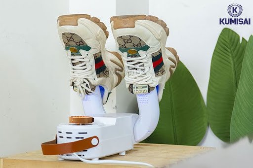 Máy sấy chuyên dụng giúp giày thể thao khô nhanh chóng, bảo vệ chất liệu