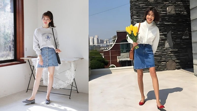 Một cô gái đang diện chân váy chữ A màu kem phối cùng áo sơ mi trắng và giày búp bê màu đen, tạo vẻ ngoài nữ tính và thanh lịch.