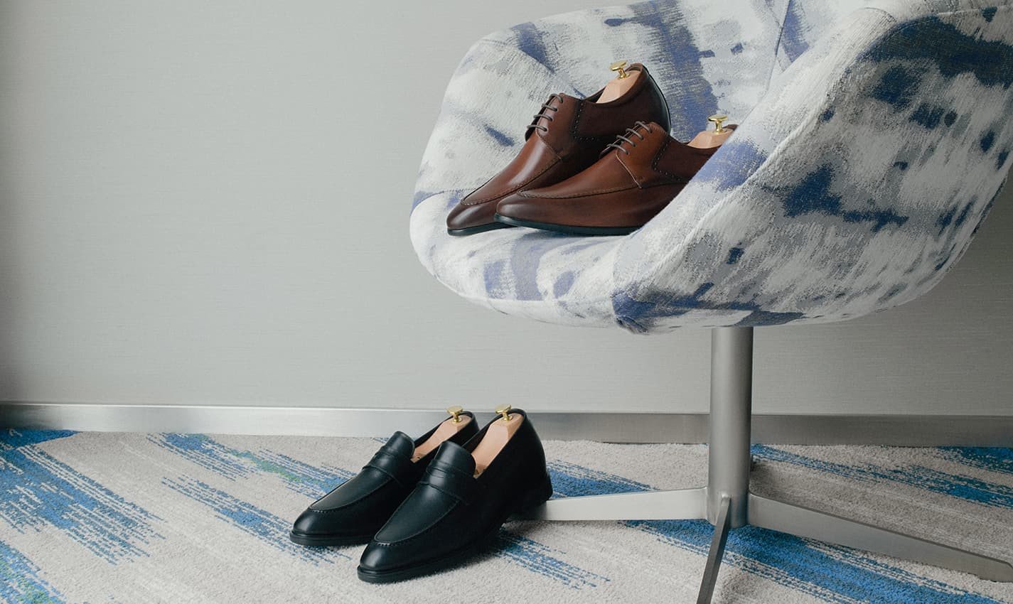 Một đôi giày tây tăng chiều cao nam cao cấp với chất liệu da thật