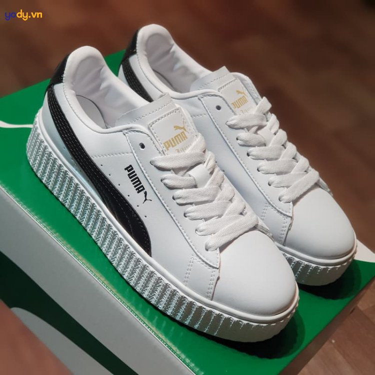 Một người đang trải nghiệm đi giày Puma, thể hiện sự thoải mái