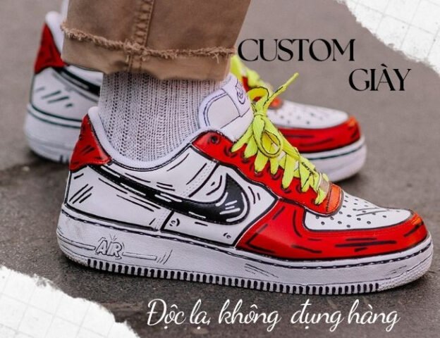 Nghệ sĩ đang thực hiện vẽ đôi giày thể thao với họa tiết độc đáo