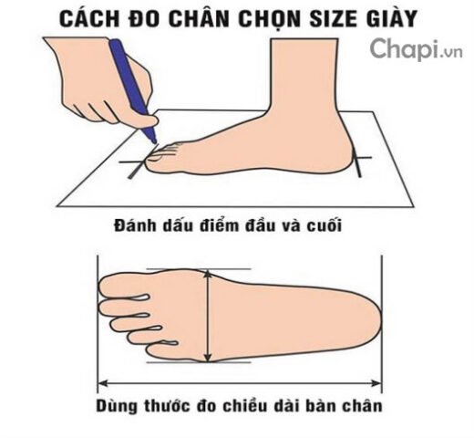 Người đang đặt chân lên tờ giấy A4 để chuẩn bị đo chiều dài bàn chân