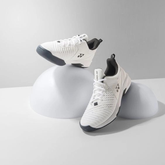 Người dùng lựa chọn đôi giày cầu lông Yonex phù hợp dựa trên bảng size giày Yonex