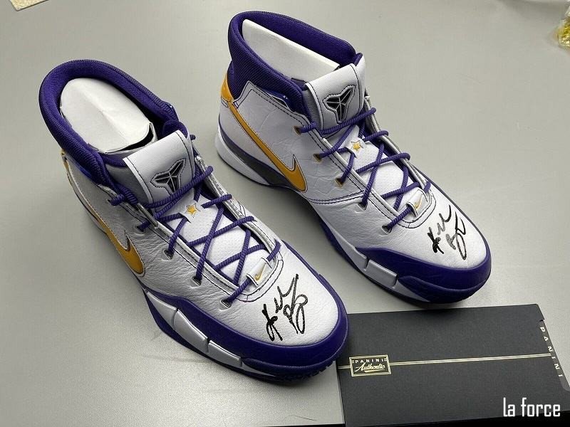 Nike Air Zoom Kobe 1 có chữ ký của huyền thoại bóng rổ Kobe Bryant