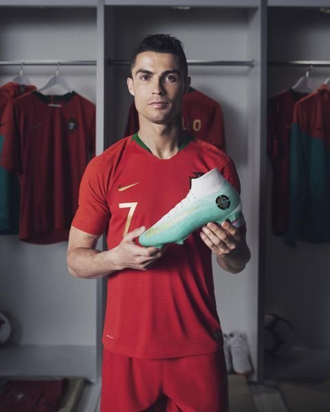 Nike Mercurial Superfly CR7 Chapter 6 Ediciao Especial: Kỷ lục ghi bàn quốc tế của Ronaldo