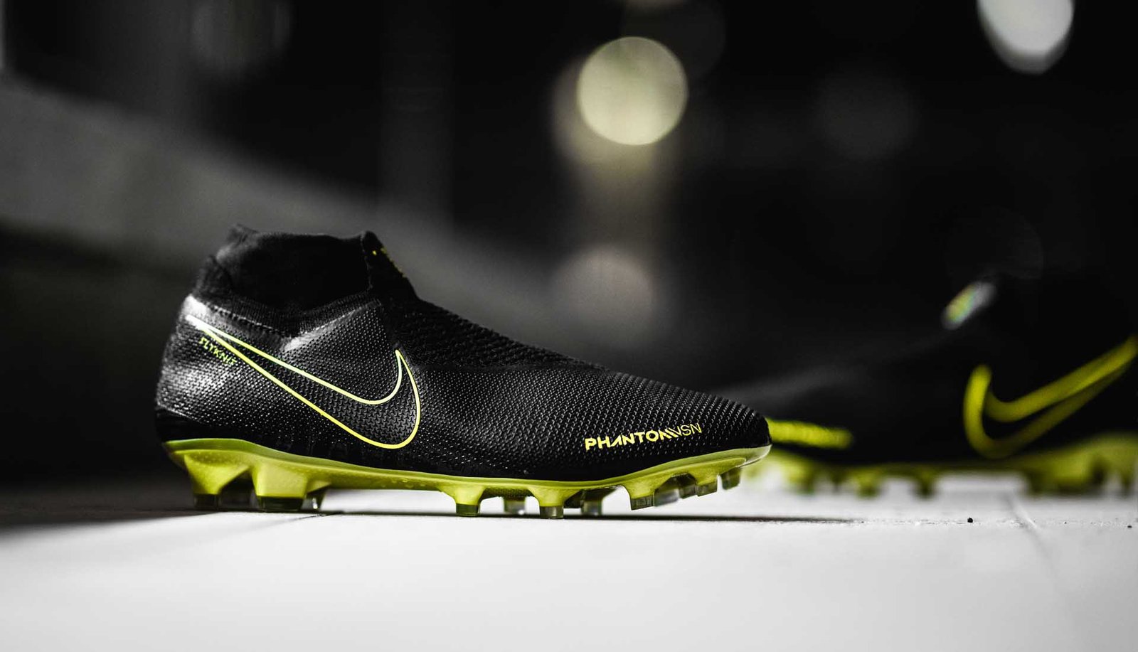 Nike Phantom Vision với công nghệ kiểm soát bóng