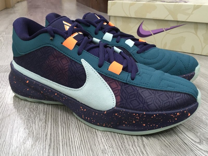 Nike Zoom Freak 5, giày bóng rổ outdoor ngon với hiệu suất bám dính tuyệt vời