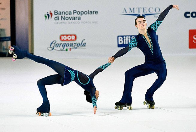 Patin nghệ thuật trên sân trượt chuyên nghiệp