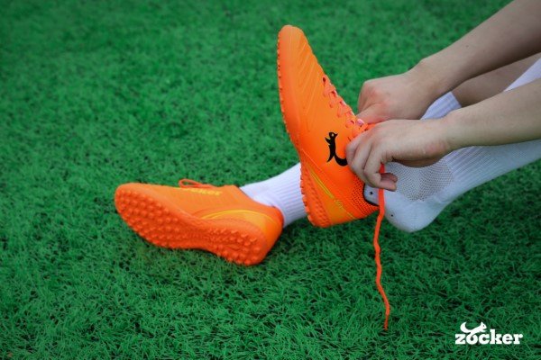 Phân loại giày đá bóng đinh TF với các kiểu đế khác nhau cho hiệu suất tối ưu