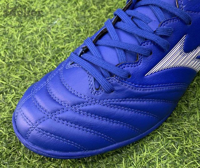 Phần upper da kangaroo cao cấp và mũi giày đá bóng Mizuno Morelia Neo III PRO