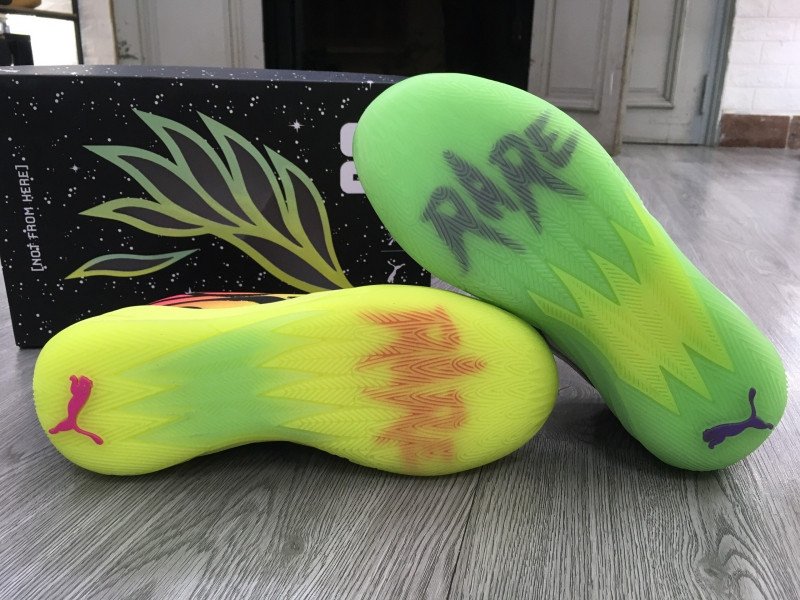 phần upper mesh và fuse bền bỉ trên giày bóng rổ Puma Rick and Morty