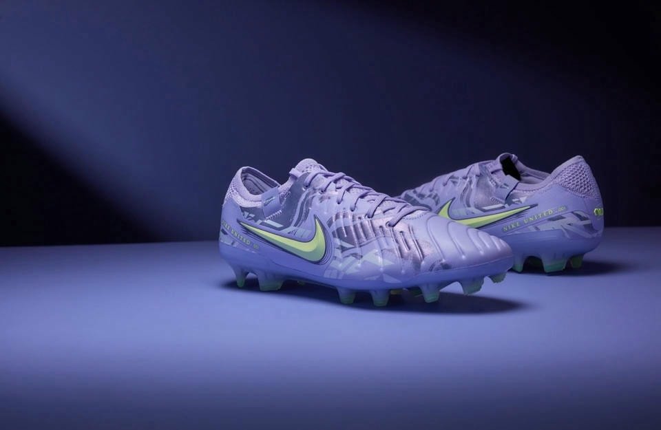 Phiên bản giày đá bóng Tiempo 10 United Pack màu Lavender/Purple Agate tôn vinh nữ cầu thủ